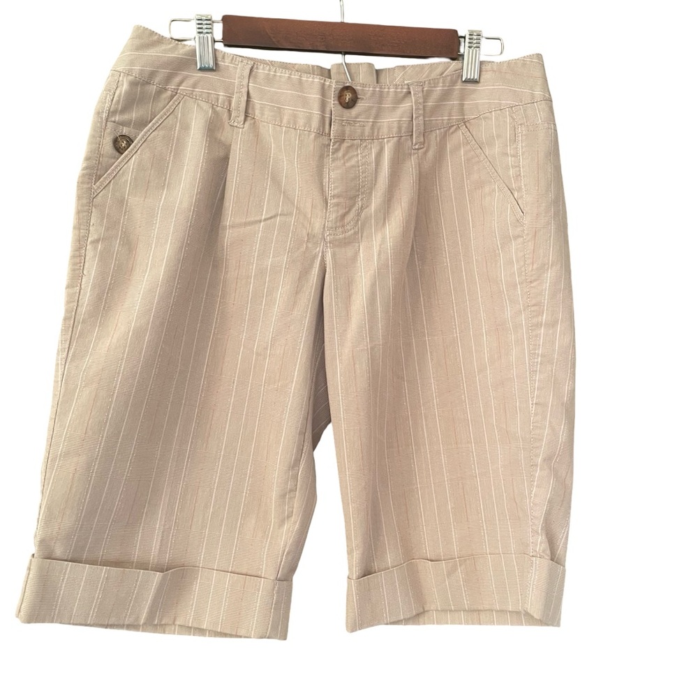 Y2K DKNY Jeans Walking Shorts with Pleats & Back Waist Darts